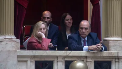 La Secretaria General de la Presidencia de Argentina, Karina Milei (izq.), y el Ministro del Interior, Guillermo Francos (der.), en el Congreso Nacional el 30 de abril pasado.