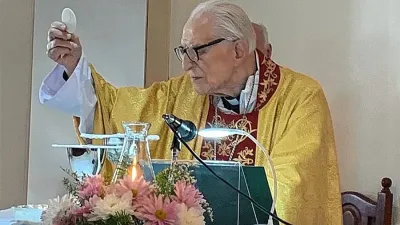 Imagen de archivo del cardenal Estanislao Karlic.