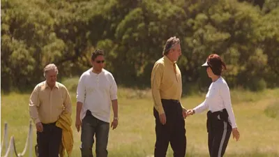 El ex secretario presidencial Daniel Muñoz, junto a Néstor y Cristina Kirchner, en la residencia de Chapadmalal, en 2009