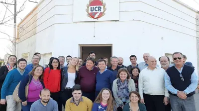 Kisser con radicales en Galarza