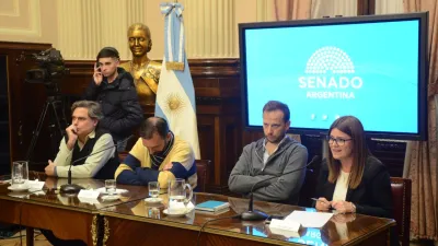 Kunath junto a sobrevivientes de ASI
