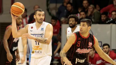 Una vez más, los paranaenses Müller y González guiaron a Instituto a las semifinales