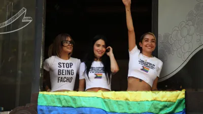 María Becerra, Lali Espósito y Taichu dijeron presente en Lali Espósito, María Becerra y Taichi en la Marcha Federal LGBT Antifascista.