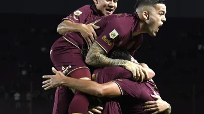 Fútbol: Lanús se recuperó con una goleada en una noche con polémicas ante Arsenal