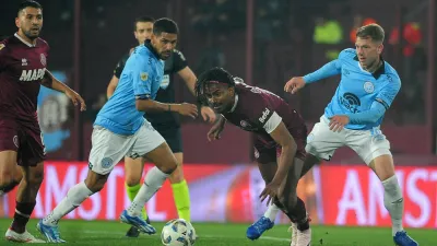 Lanús venció a Belgrano de Córdoba en un partido a puro gol