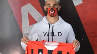 Fútbol: Lautaro Comas extendió su contrato con Patronato