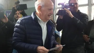 Lavagna votando en las PASO
