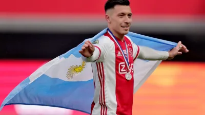 El Ajax del entrerriano Lisandro Martínez buscará este miércoles un nuevo título