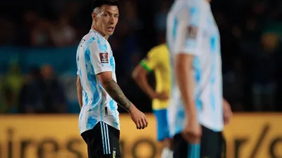 Argentina recibe a Colombia con muchas bajas y el entrerriano Lisandro Martínez de titular