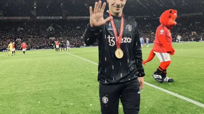 El gualeyo Lisandro Martínez fue ovacionado en su vuelta a Old Trafford