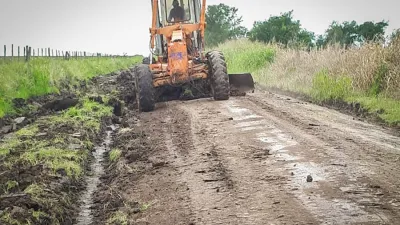 Vialidad Provincial monitorea la situación climática que se presenta en gran parte del territorio entrerriano con fuertes vientos y lluvias intensas.