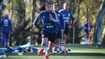Fútbol: citaron a la paranaense Loana Bernhard a la selección argentina sub 20