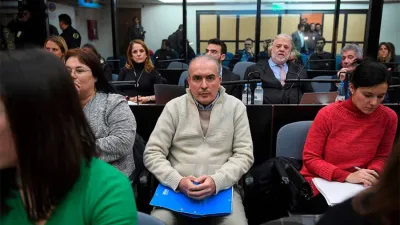 La Justicia accedió que tres amigos del exsecretario de Obras Públicas kirchnerista, José Francisco López, paguen la fianza de $14.500.000; seguirá como testigo protegido; estaba detenido desde 2016.