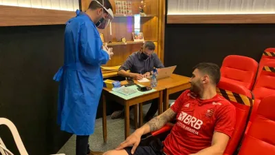 El “Chuzito” González superó los test y el lunes iniciará las prácticas con Flamengo