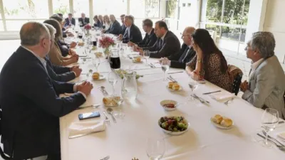 En Olivos, Macri siguió la suba del dólar y repasó el operativo para el domingo