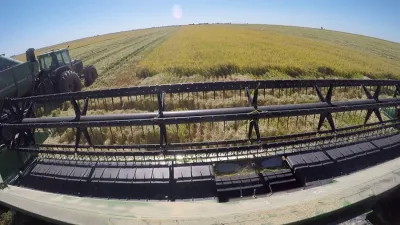 “Para seguir potenciando el crecimiento de nuestras economías regionales, he tomado la decisión de bajar los derechos de exportación para más de 200 productos de las economías regionales”, sostuvo Macri.