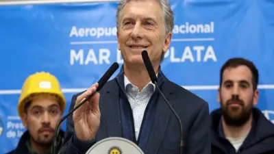Macri en el aeropuerto de Mar del Plata