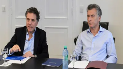 Mauricio Macri y el ministro de Hacienda, Nicolás Dujovne, en pleno análisis de las medidas económicas.