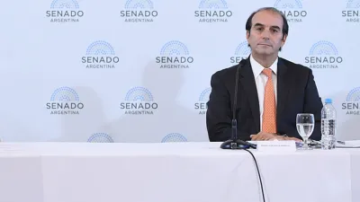 Los pedidos de renuncia se acumulan contra Manuel García Mansilla. El gobierno lo defiende con tibieza. 