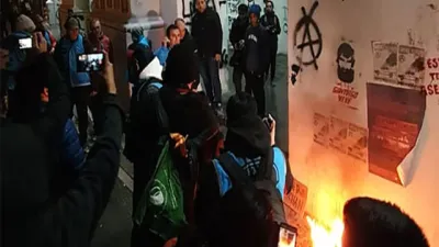 Marcha por Santiago Maldonado - pintadas al Cabildo