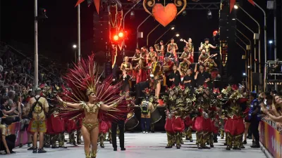 Marí Marí abrió la segunda noche del Carnaval del País y las cuatro comparsas tienen argumentos y puestas en escena para aspirar a la coronación 2024.