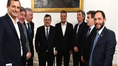 Sergio Massa y Máximo Kirchner, junto a los jefes de bloque de Diputados (Prensa Diputados)
