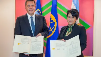 Massa con Irene Mejía Chacón, la interina que reemplazó a Carone en el BID.