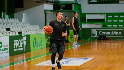 “Quiero seguir ganando experiencia”, aseguró el base Matías Alluchón