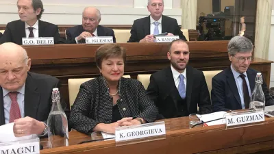 La directora gerente del FMI, Kristalina Georgieva, y el ministro de Economía de Argentina, Martin Guzmán, en el Vaticano.