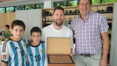 Messi fue declarado Ciudadano Ilustre de Funes y agradeció “por el cariño de siempre”