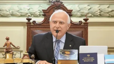 El exgobernador de Santa Fe se encuentra internado en un sanatorio rosarino debido a complicaciones en su cuadro de coronavirus.