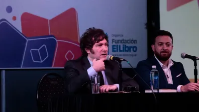 Javier Milei junto a Agustín Laje.