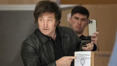 “Hay esperar que esta noche los números sean tan claros como para que hoy tengamos un nuevo presidente electo”, aseguró el candidato libertario.