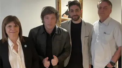 Javier Milei junto a Patricia Bullrich se abrazaron a Jair Bolsonaro, quien vino para la asunción presidencial.