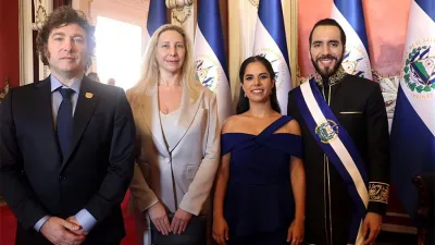 El presidente Javier Milei asistió a la ceremonia de asunción de su par salvadoreño, Nayib Bukele.