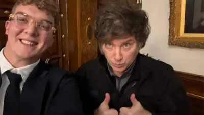 El fiscal Taiano pidió información sobre los celulares de Milei, su hermana, y los otros involucrados. En la imagen, Milei y Hayden Mark Davis Milei cuando se reunieron en enero pasado en la Casa Rosada.