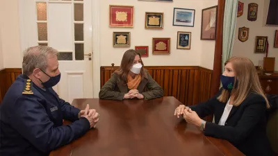 La ministra de Seguridad de la Nación, Sabina Frederic y su par entrerriana, Rosario Romero, ayer en Concepción del Uruguay.