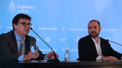 Los ministros de Trabajo, Claudio Moroni, y de Economía, Martín Guzmán, anunciando el IFE el pasado 23 de marzo.