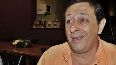 El empresario tabacalero Raúl Alberto Molina fue ultimado a balazos por dos hombres que arribaron en moto a su casa de campo, pasadas las 13:30 de ayer.