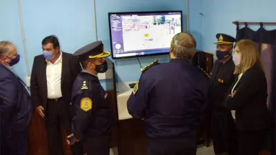 La ministra de Gobierno y Justicia, Rosario Romero y el Jefe de Policía, comisario general Gustavo Maslein recorrieron los centros de monitoreo de Colón y Pueblo Liebig.