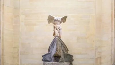 La Victoria Alada de Samotracia.