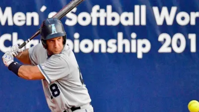 Del diamante a las librerías: Bruno Motroni, autor de un cuento en “Pelota de Papel 4“