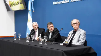 “Héctor Motta: historia de un emprendedor nato”, de Luis Jacobi, fue presentado en el Auditorio “Amanda Mayor” del Rectorado de la UADER.