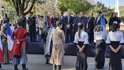 El acto protocolar se realizó en la plaza Urquiza.