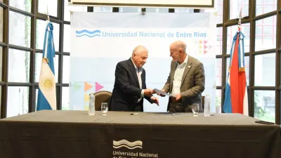 El intendente de Concepción del Uruguay, José Lauritto; y el rector de la UNER, Andrés Sabella, firmaron un convenio de colaboración. 