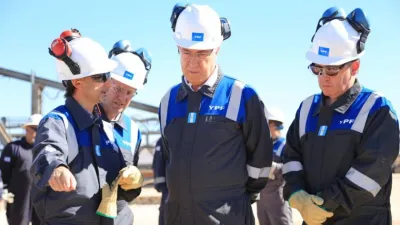 El presidente de YPF, Guillermo Nielsen, en una visita a Vaca Muerta