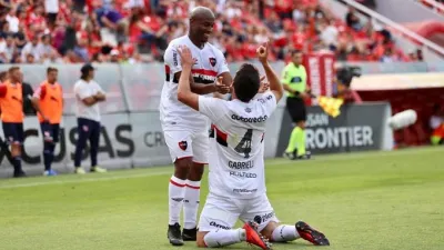 Fútbol: Newell’s le ganó sobre el final a Independiente y se distanció más de Patronato