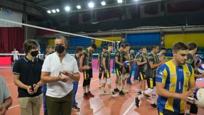 “Estamos muy contentos de recibir a la máxima categoría del vóley argentino”, indicó Bahl