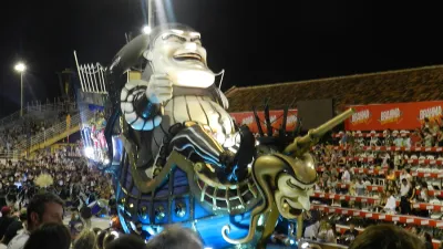 O´Bahía del Club Pescadores fue la que inauguró la segunda noche en el Corsódromo.