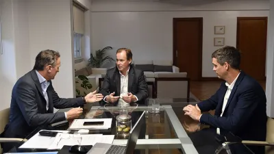 El gobernador y el administrador del Enohsa reunidos con el ministro de Obras Públicas de la Nación.